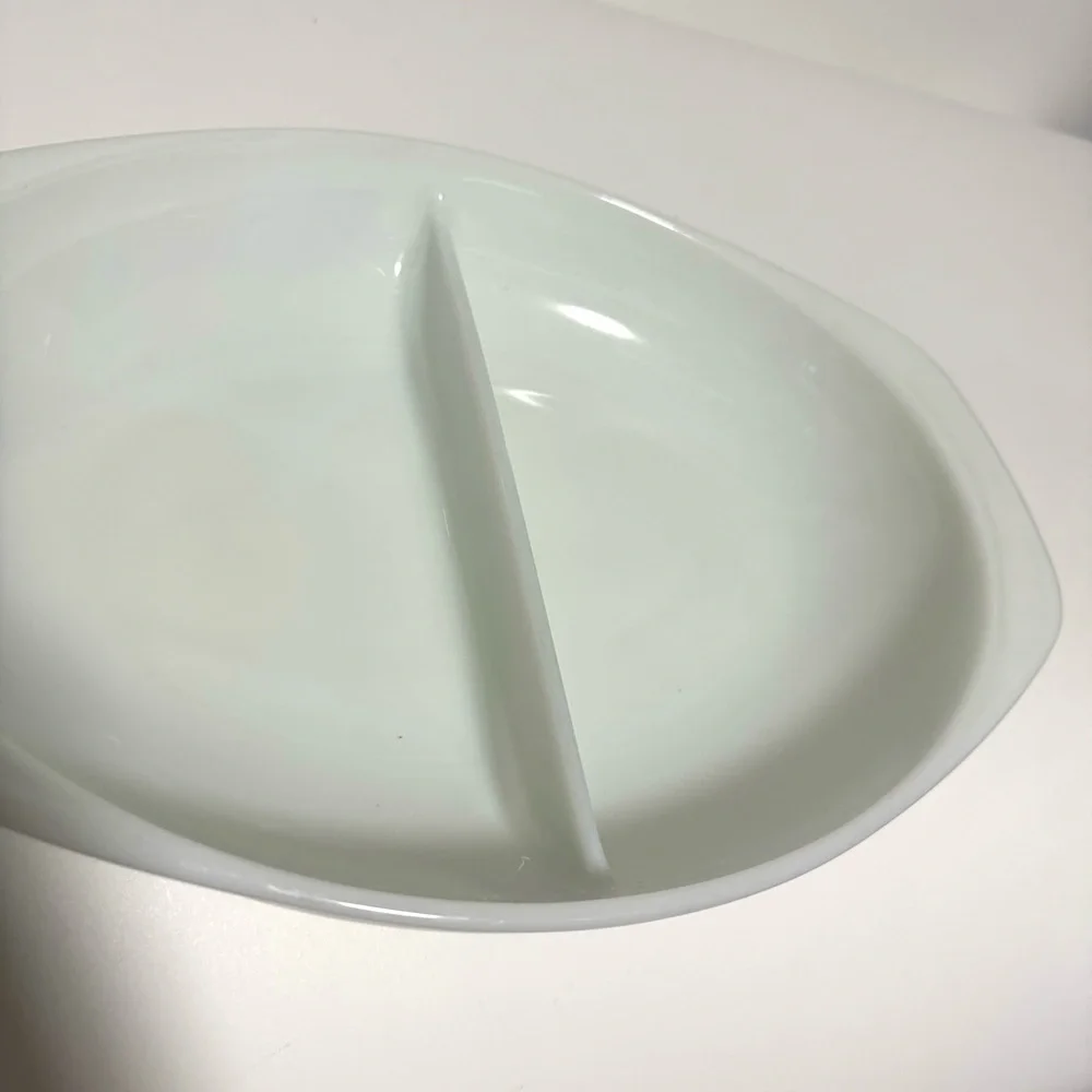 PYREX Vintage 1.5 Qt Milk Glass Divided Oval Baking Dish #1063 USA 14